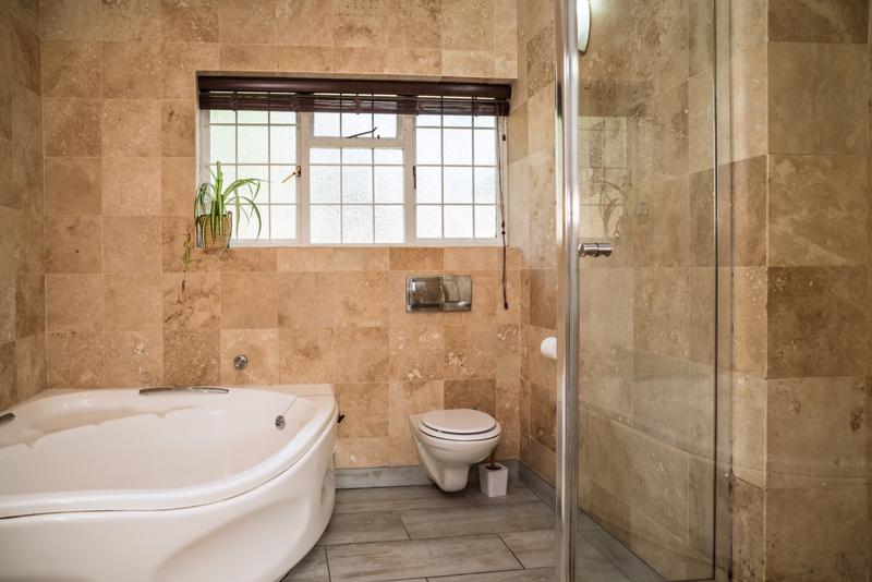 To Let 5 Bedroom Property for Rent in Crofters Valley Western Cape